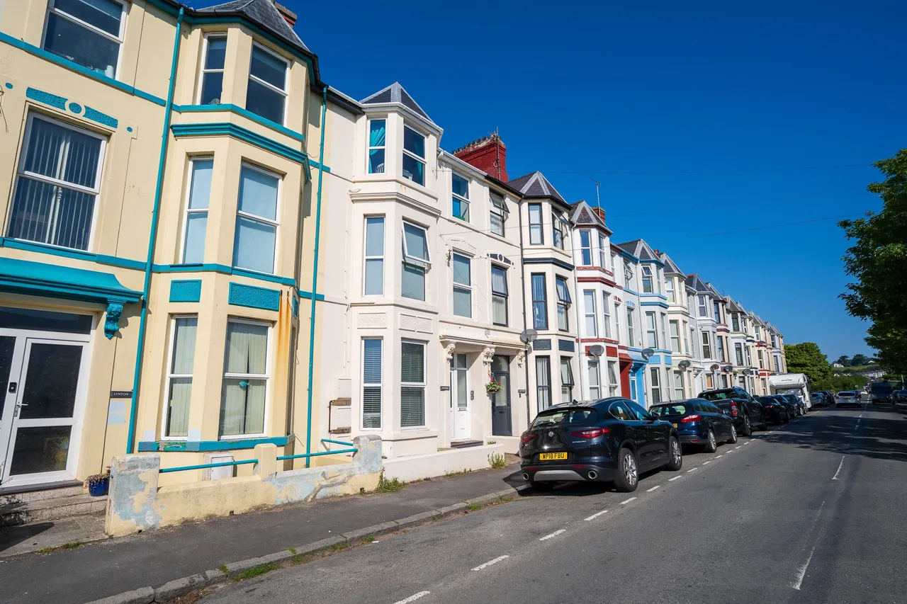 4 bed property for sale — Rothlea, Embankment Road, Pwllheli, Gwynedd, LL53 5AA