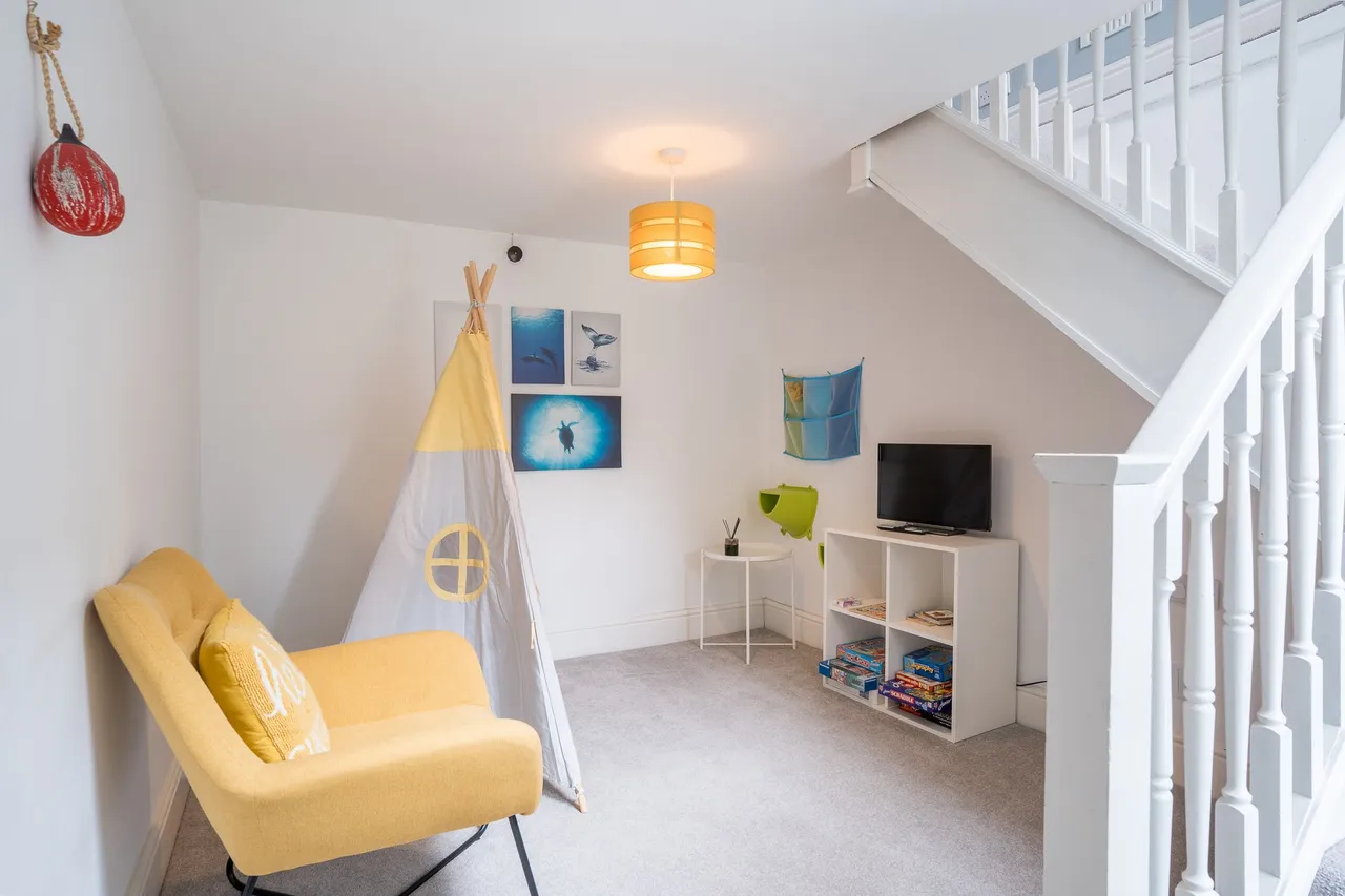 Rothlea, Embankment Road, Pwllheli, Gwynedd, LL53 5AA, photo 9