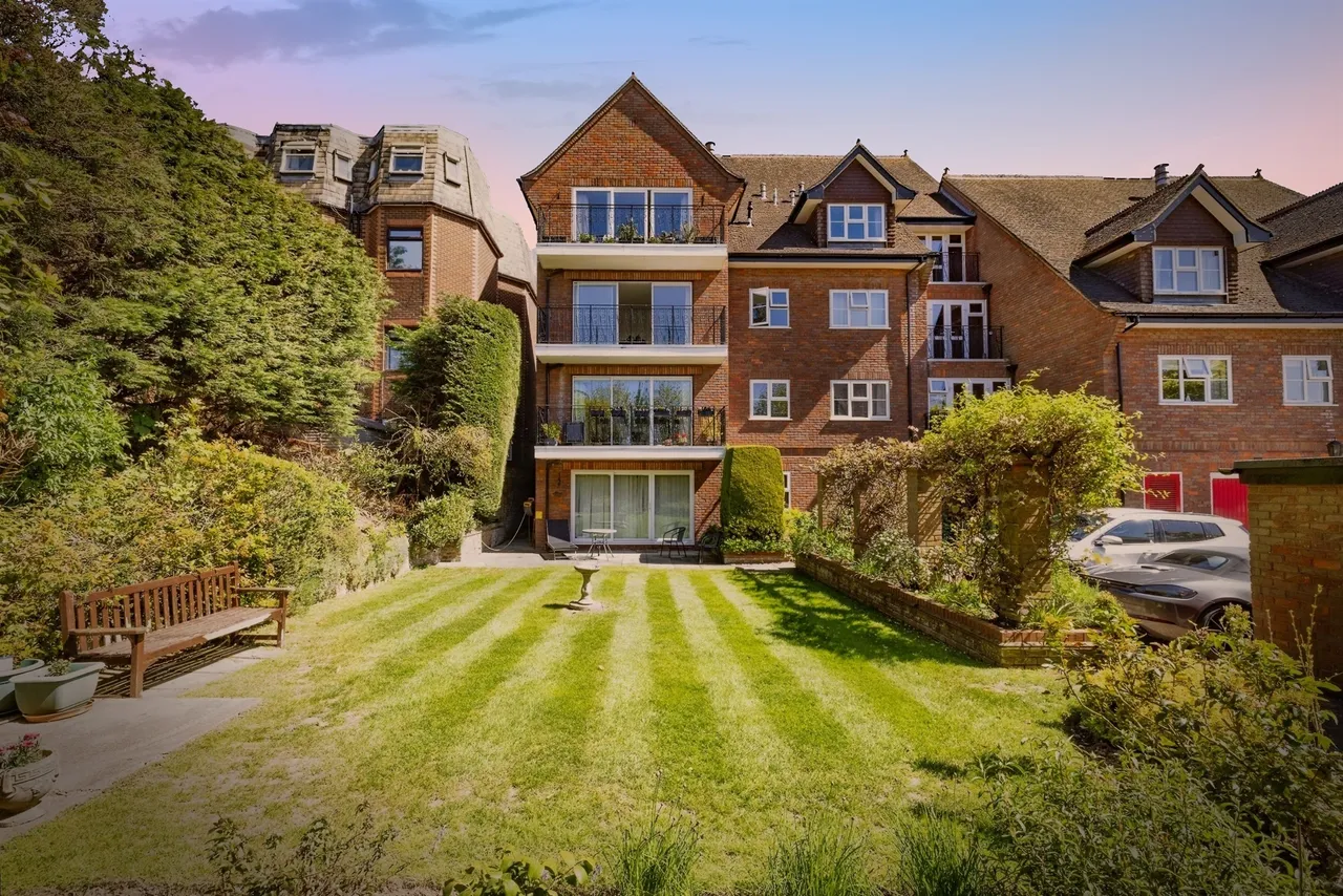 2 bed flat for sale — Chorleywood Close, Rickmansworth