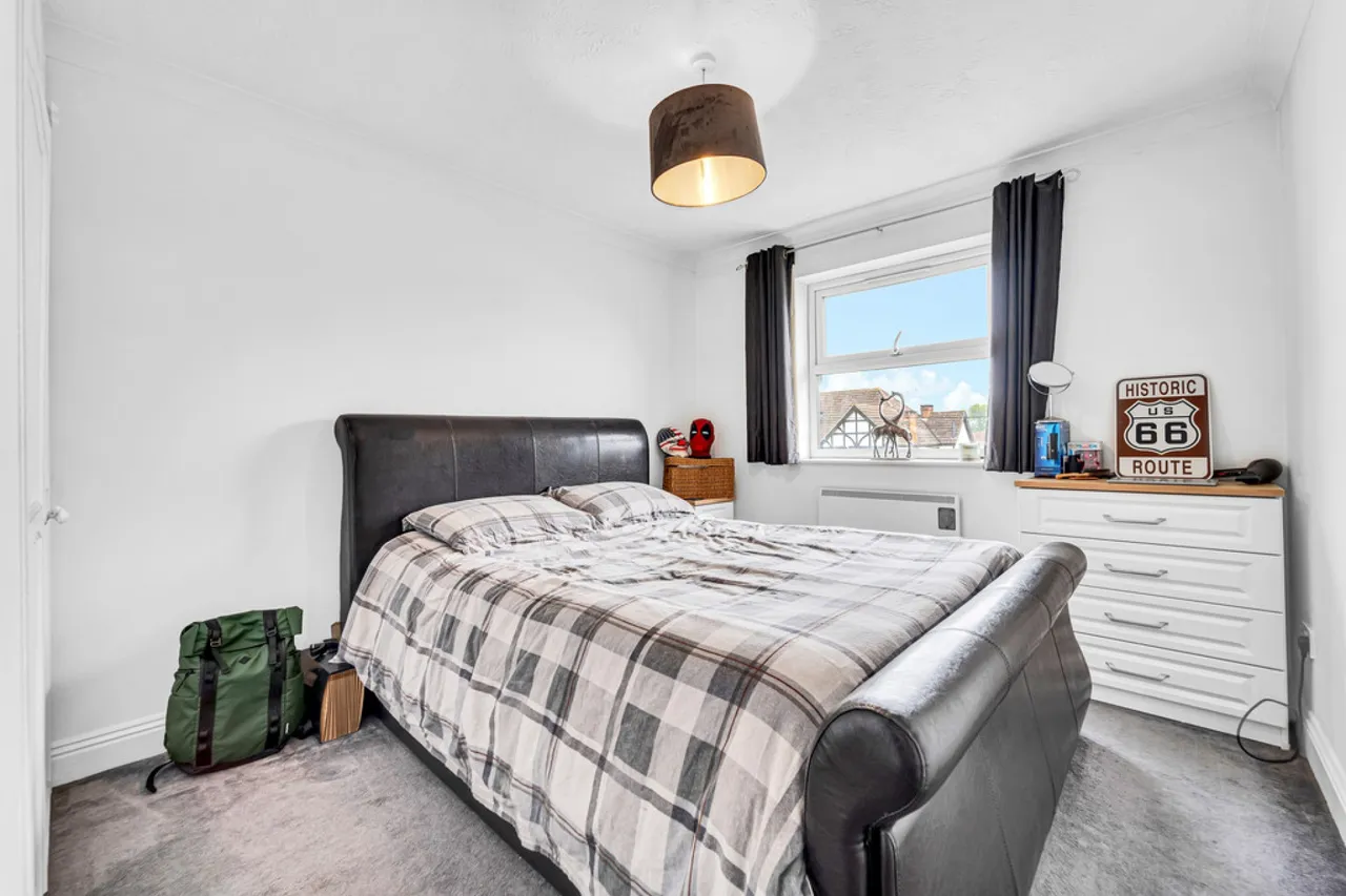 Braeburn Court, Staines-upon-Thames, TW18, photo 6