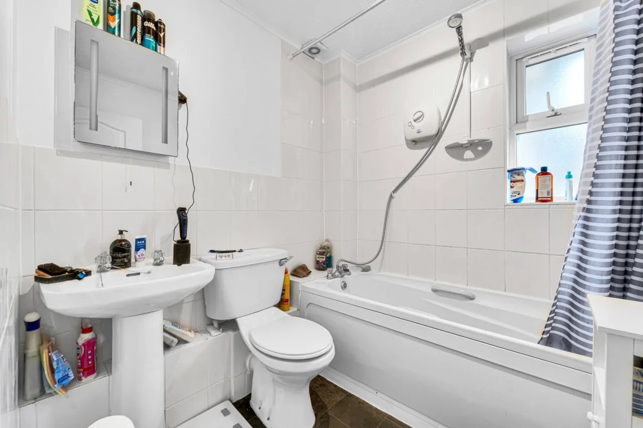 Braeburn Court, Staines-upon-Thames, TW18, photo 9