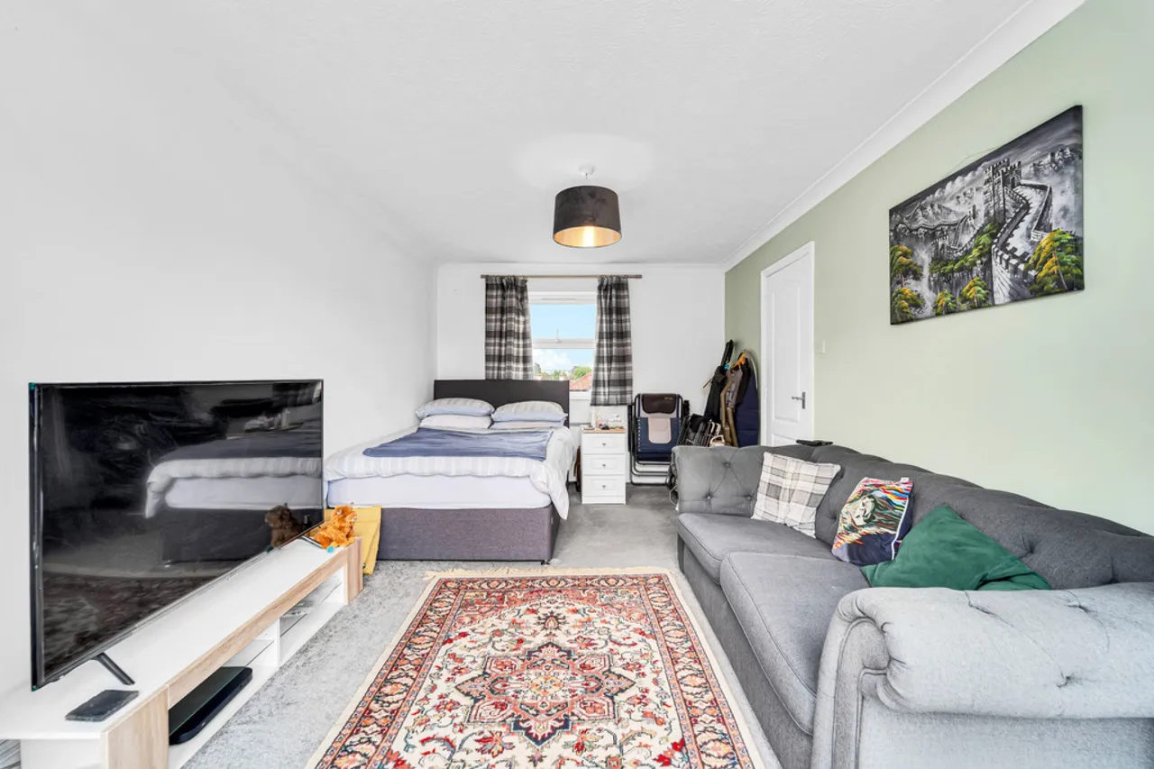 Braeburn Court, Staines-upon-Thames, TW18, photo 3