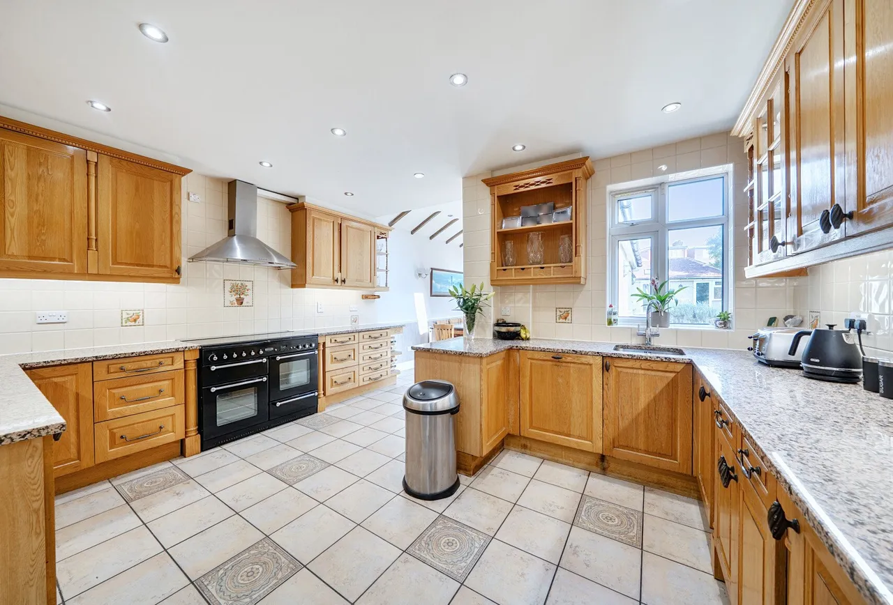 Lavender Avenue, London, NW9 8HE, photo 5