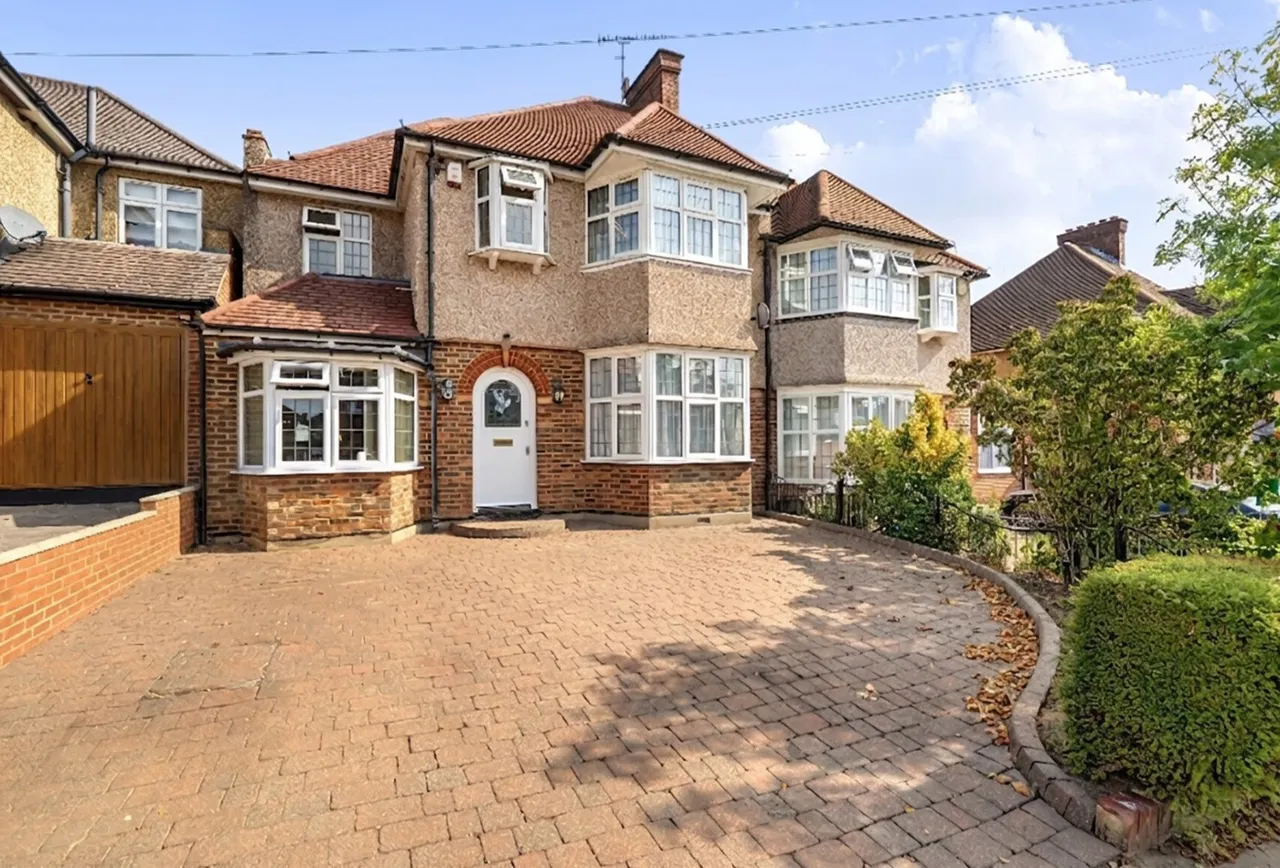 Lavender Avenue, London, NW9 8HE, photo 2