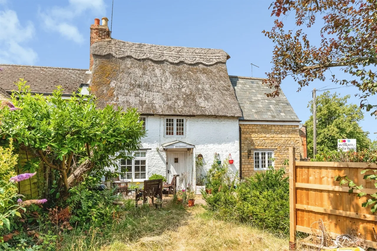 3 bed house for sale — The Green, Chelveston