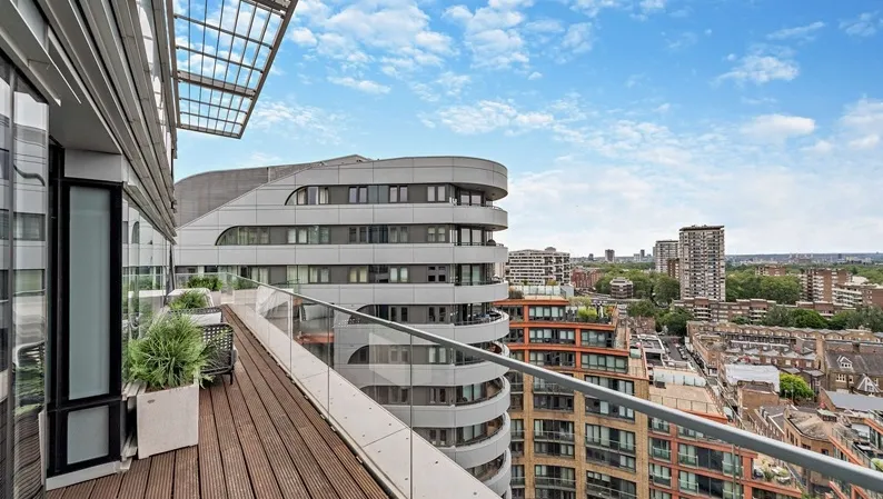 3 bed flat to rent, Merchant Square, Paddington, W2