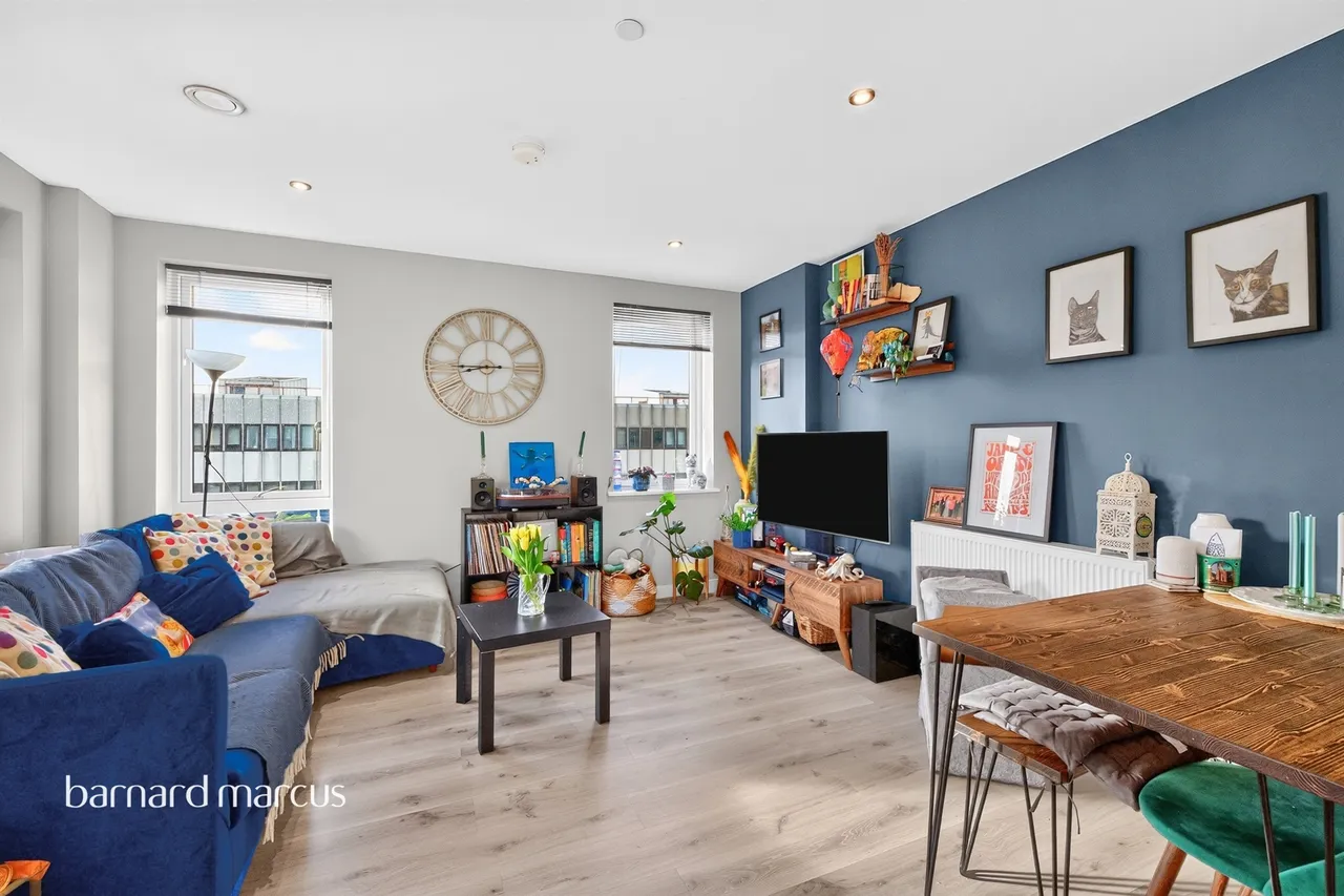 2 bed flat for sale, Meeting House Lane, London, SE15