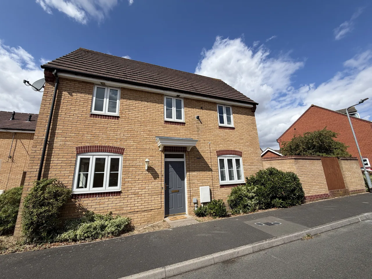 3 bed house to rent — Chequers Close, CORBY