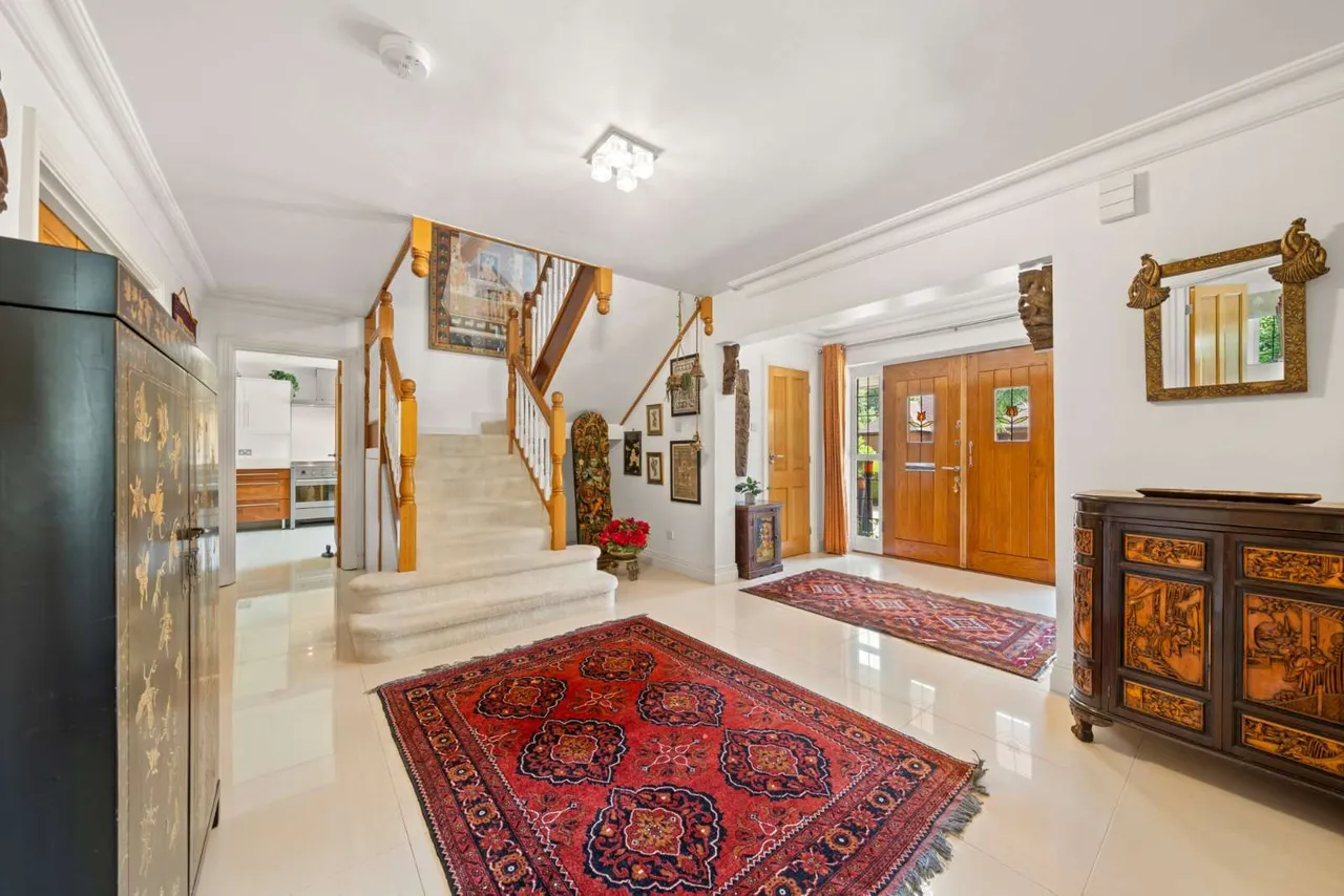 Queensgate, Fairmile Lane, Cobham, Surrey, KT11 2TG, photo 4