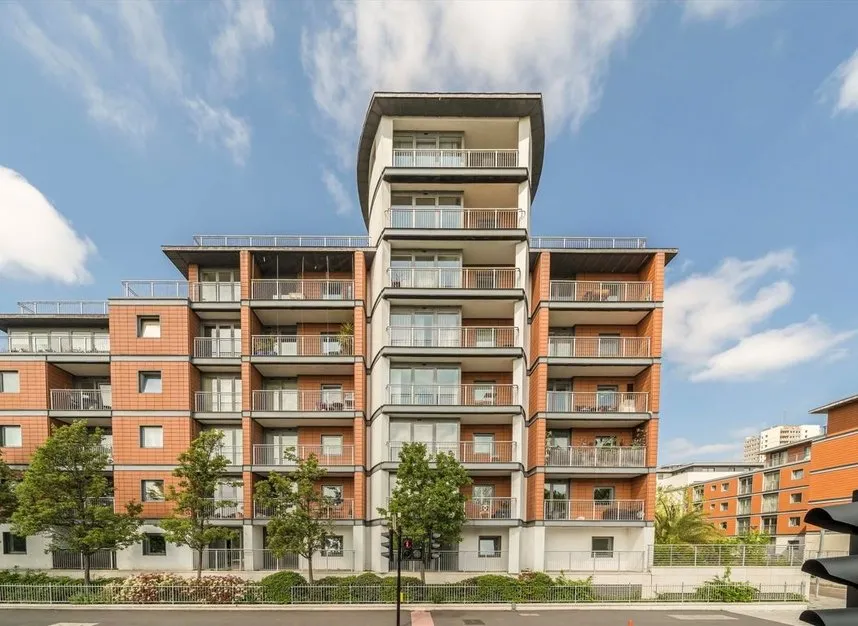 3 bed flat for sale — Holland Gardens, Brentford, TW8