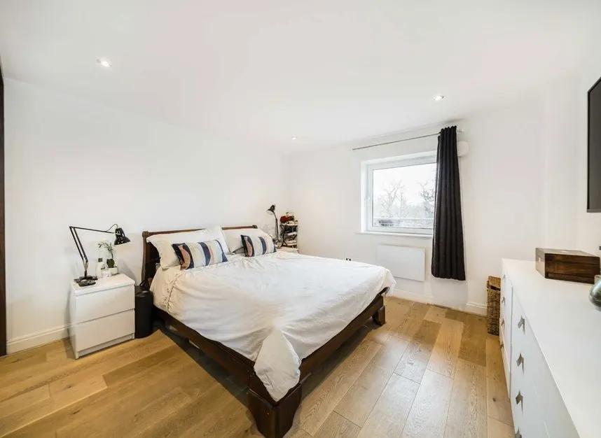 Holland Gardens, Brentford, TW8, photo 4