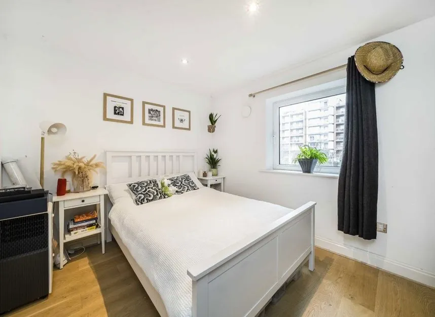 Holland Gardens, Brentford, TW8, photo 5