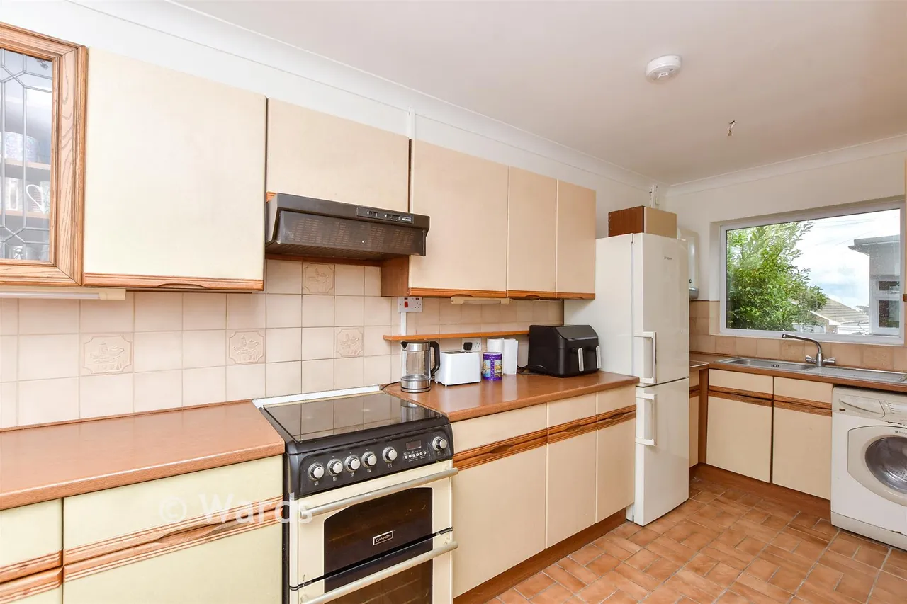 Queens Avenue, Broadstairs, CT10, photo 9