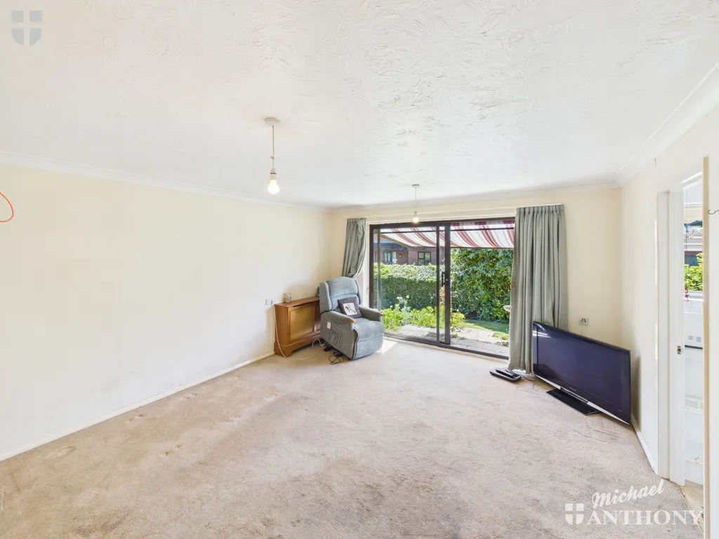William Hill Drive, Bierton, Aylesbury, HP22 5AZ, photo 2