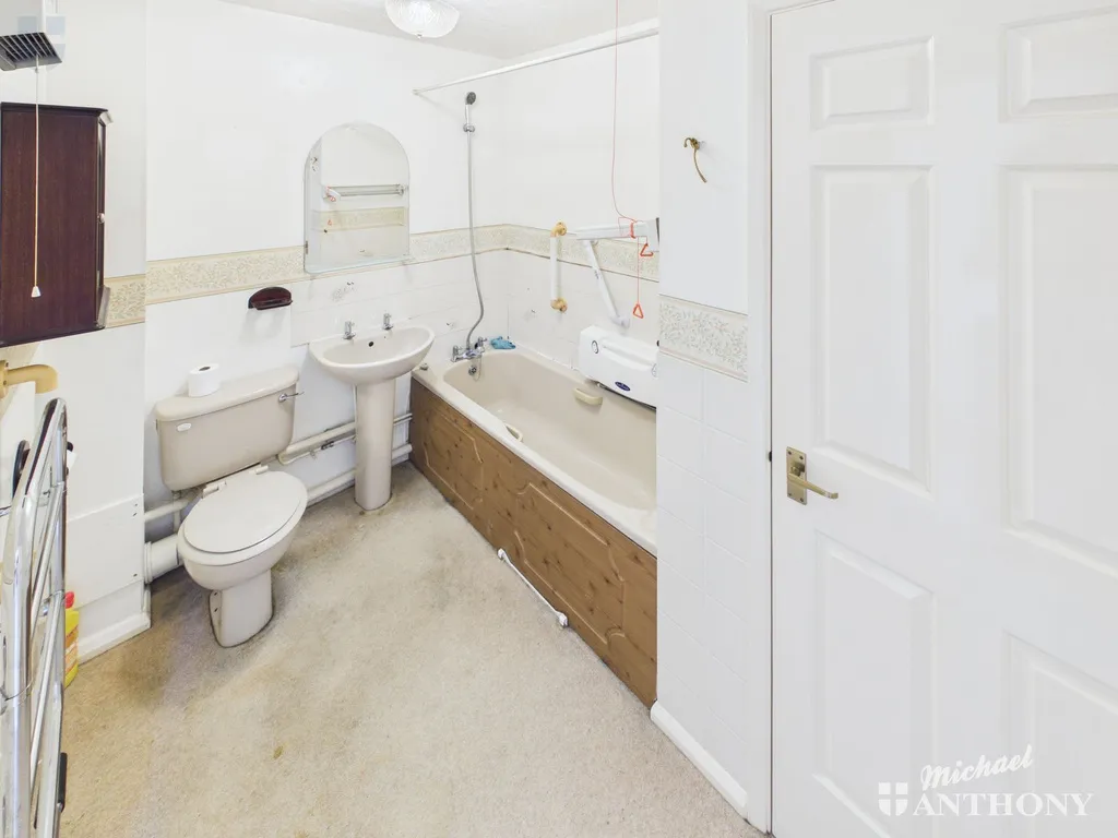 William Hill Drive, Bierton, Aylesbury, HP22 5AZ, photo 8