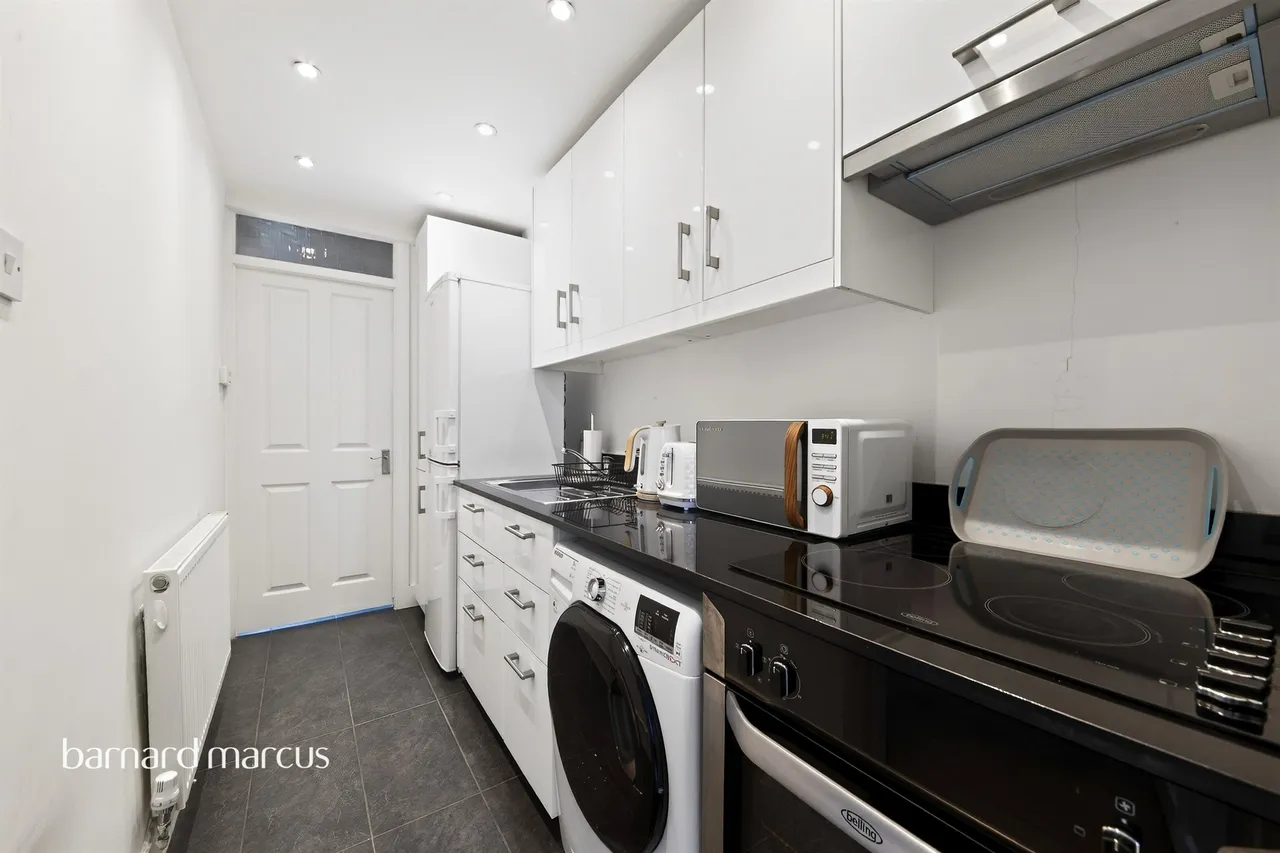 Holly Park Road, London, N11, photo 2