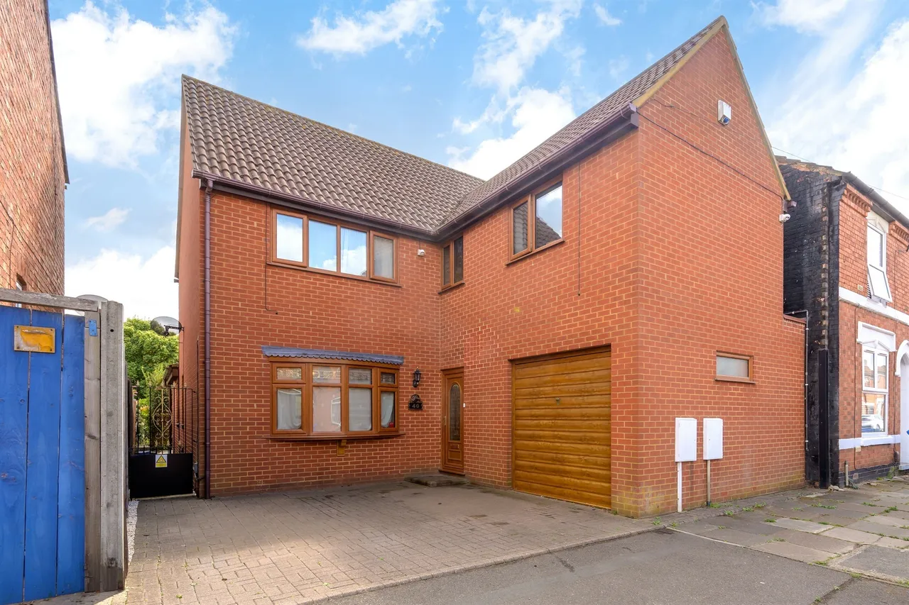 4 bed house for sale, Cornwall Road, Kettering, NN16