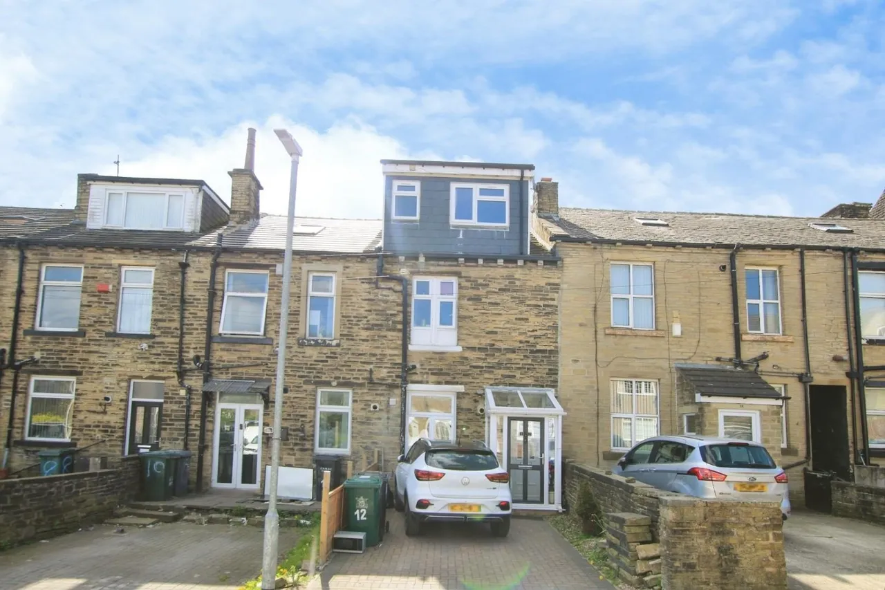 4 bed house for sale — Moor Terrace Bradford, BD2 4SG