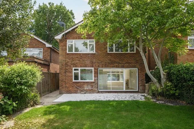 Staines Road East, Sunbury-On-Thames, TW16, photo 5
