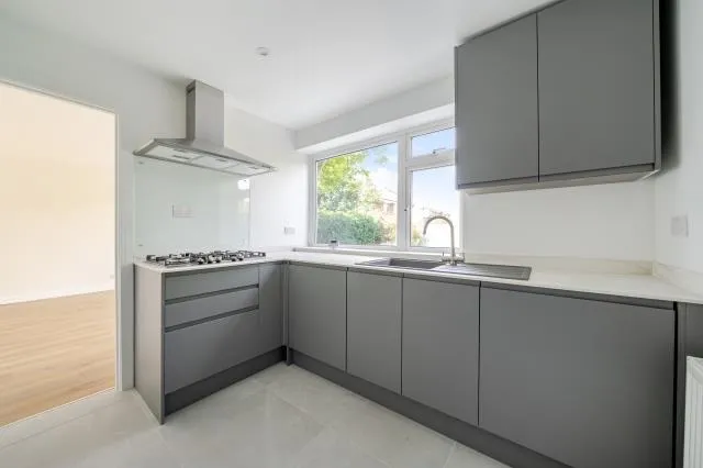 Staines Road East, Sunbury-On-Thames, TW16, photo 12