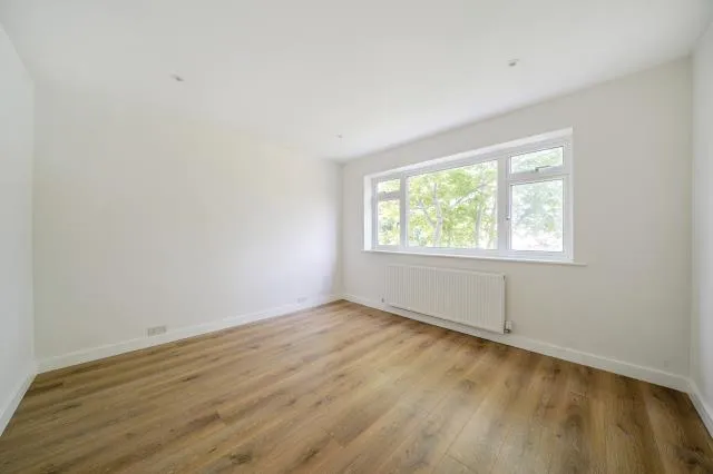 Staines Road East, Sunbury-On-Thames, TW16, photo 19