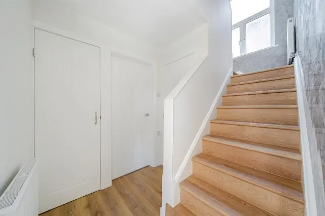 Staines Road East, Sunbury-On-Thames, TW16, photo 14