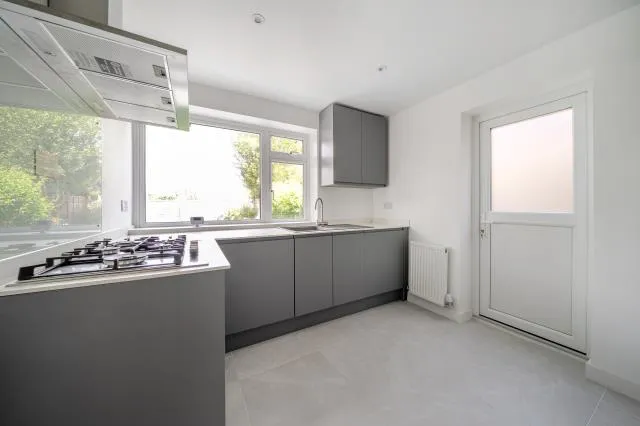 Staines Road East, Sunbury-On-Thames, TW16, photo 13