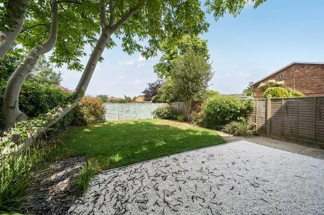 Staines Road East, Sunbury-On-Thames, TW16, photo 6