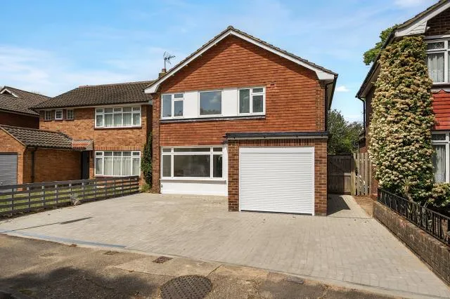 3 bed house for sale, Staines Road East, Sunbury-On-Thames, TW16