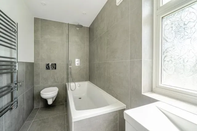 Staines Road East, Sunbury-On-Thames, TW16, photo 17