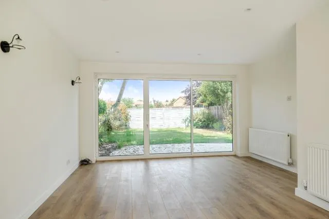 Staines Road East, Sunbury-On-Thames, TW16, photo 10