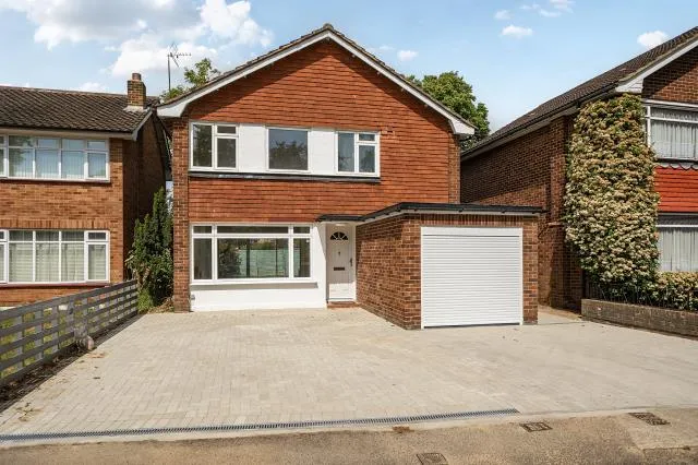 Staines Road East, Sunbury-On-Thames, TW16, photo 4