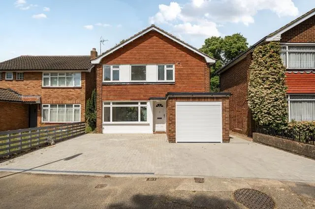 Staines Road East, Sunbury-On-Thames, TW16, photo 2