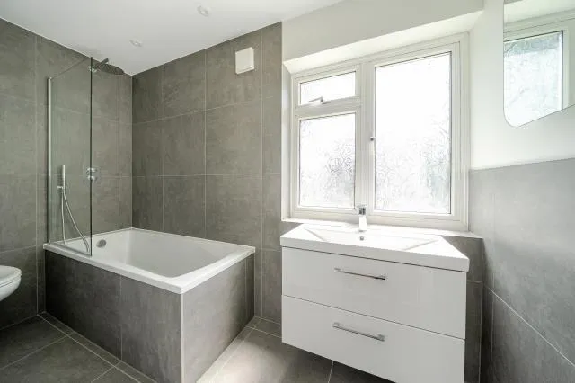 Staines Road East, Sunbury-On-Thames, TW16, photo 18