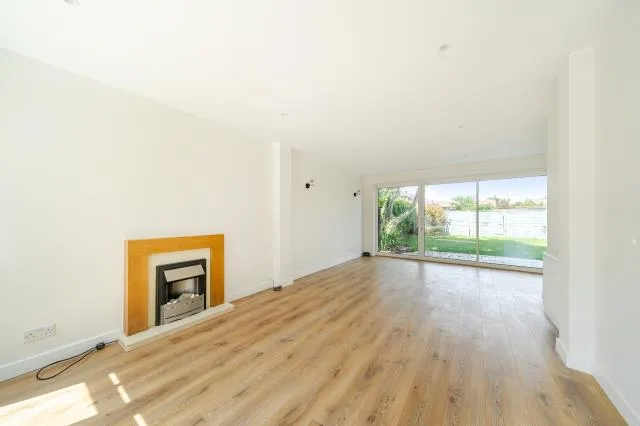 Staines Road East, Sunbury-On-Thames, TW16, photo 11