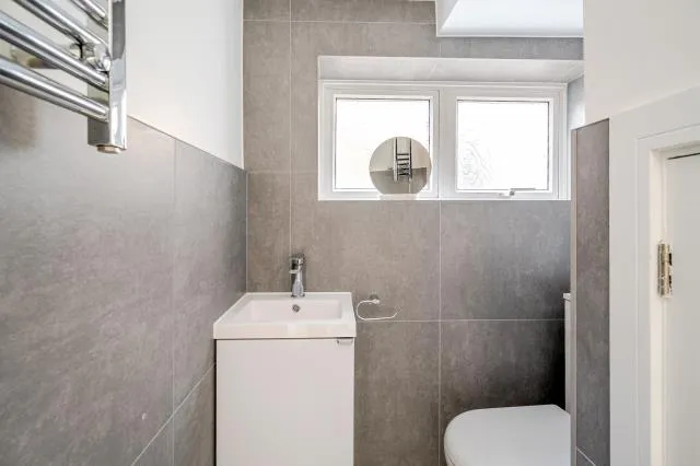 Staines Road East, Sunbury-On-Thames, TW16, photo 8