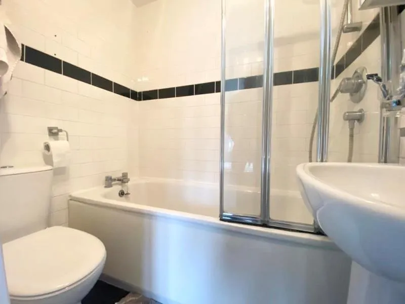 Berrys Lane, Byfleet, KT14, photo 5
