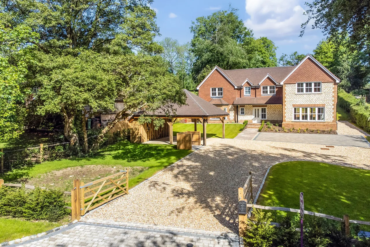 5 bed house for sale — Wellhouse Road, Beech, GU34