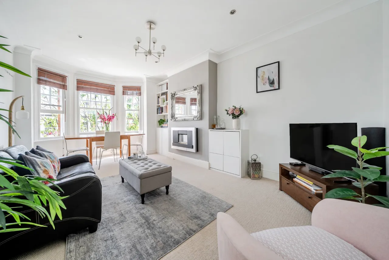 2 bed flat for sale, Hackford Road, Stockwell, SW9