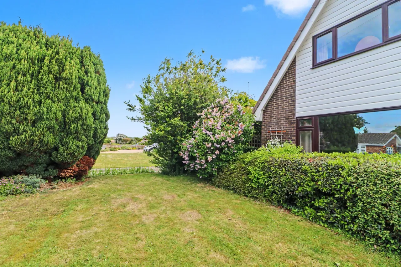 Poplar Drive, Filby, photo 17