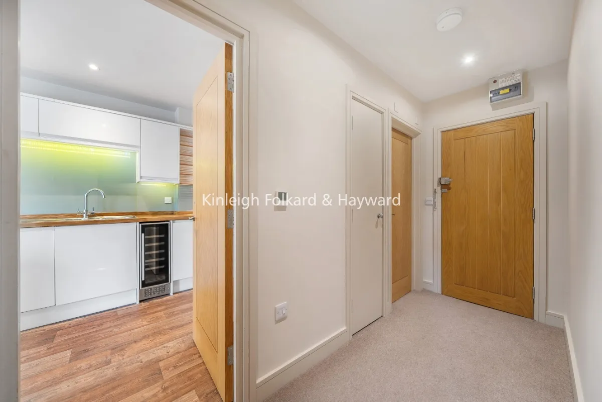 Coombe Lane, London, SW20, photo 4