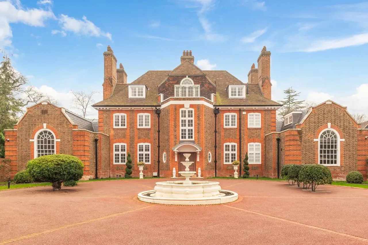 12 bed house to rent, The Bishops Avenue, London, N2