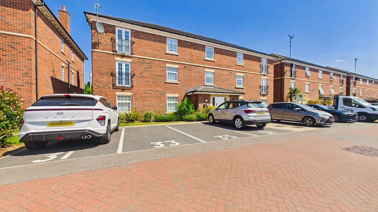 Rosso Close, Doncaster, DN4, photo 13