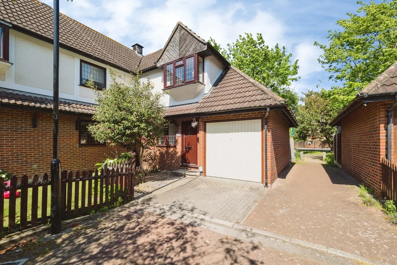 Beacons Close, Beckton, London, E6, photo 21