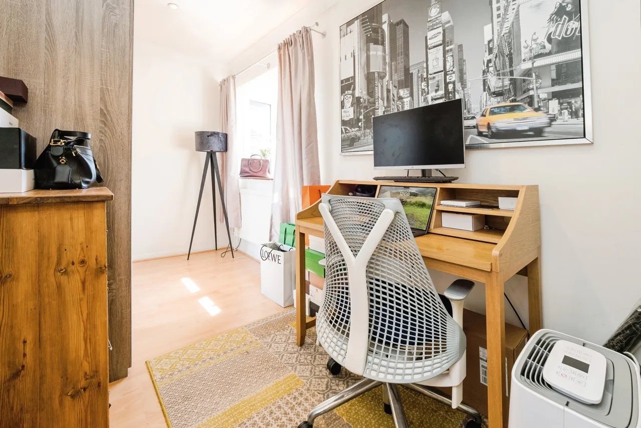 Beacons Close, Beckton, London, E6, photo 10