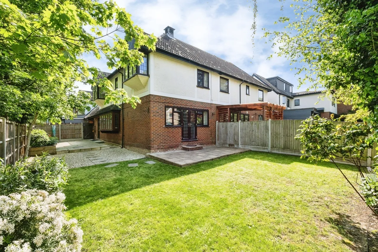 Beacons Close, Beckton, London, E6, photo 2