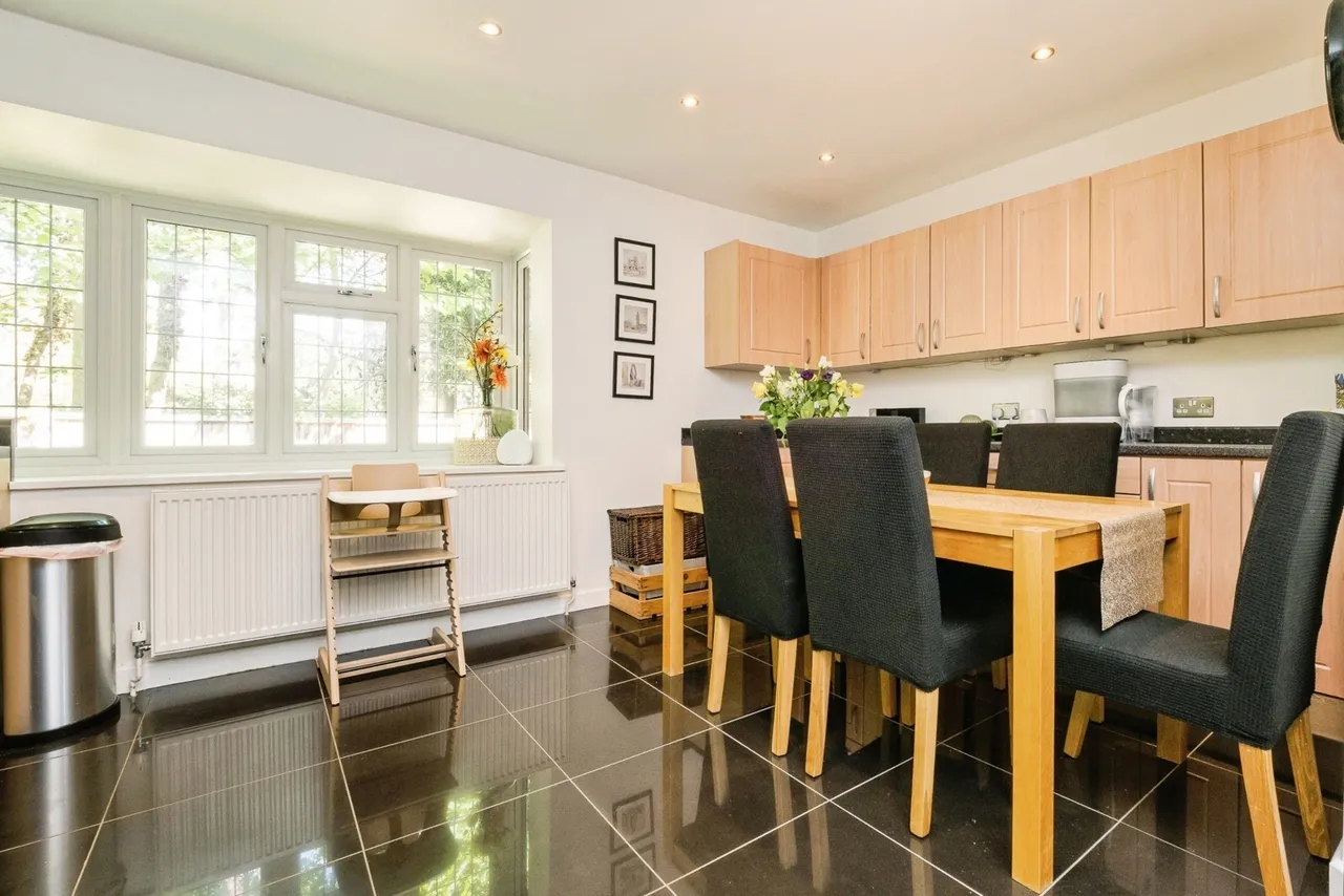 Beacons Close, Beckton, London, E6, photo 16