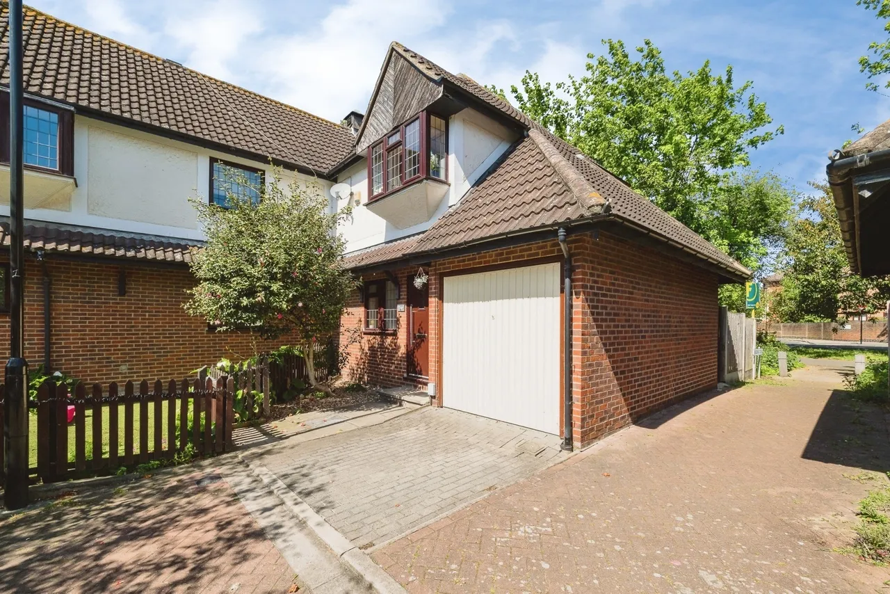 4 bed house for sale — Beacons Close, Beckton, London, E6