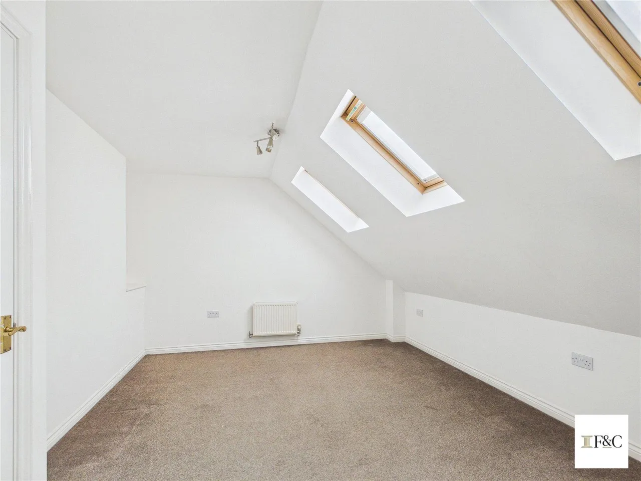 No Upward Chain, Stunning Four-Bedroom Townhouse, photo 27