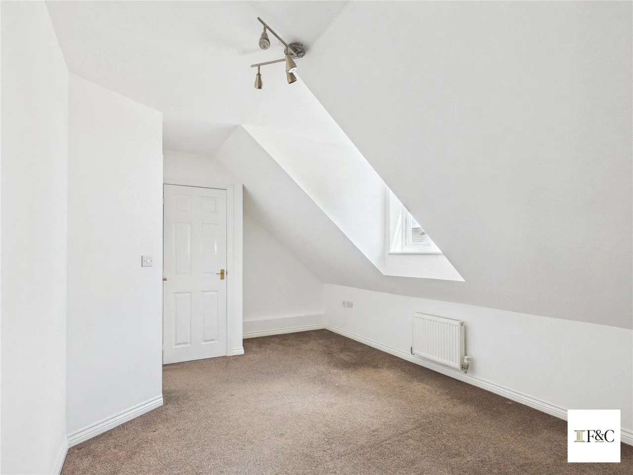 No Upward Chain, Stunning Four-Bedroom Townhouse, photo 28